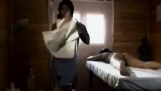 Cewek hot rambut pirang ini dientot habis-habisan sama besar pria kulit hitam di ruangan casting bokep pertamanya