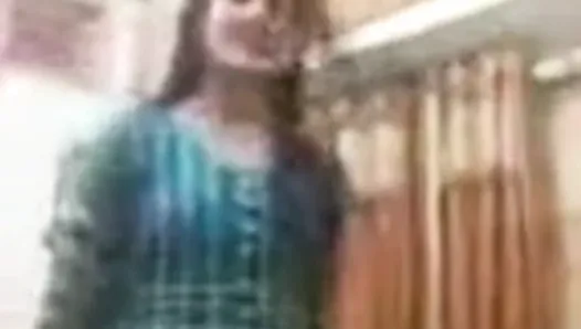 Чисто пакистанская мачеха показывает себя на видео