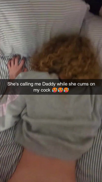 Emotionaler moment von "betrügender college-freundin auf snapchat gefickt - cuckold und vollgespritzt"