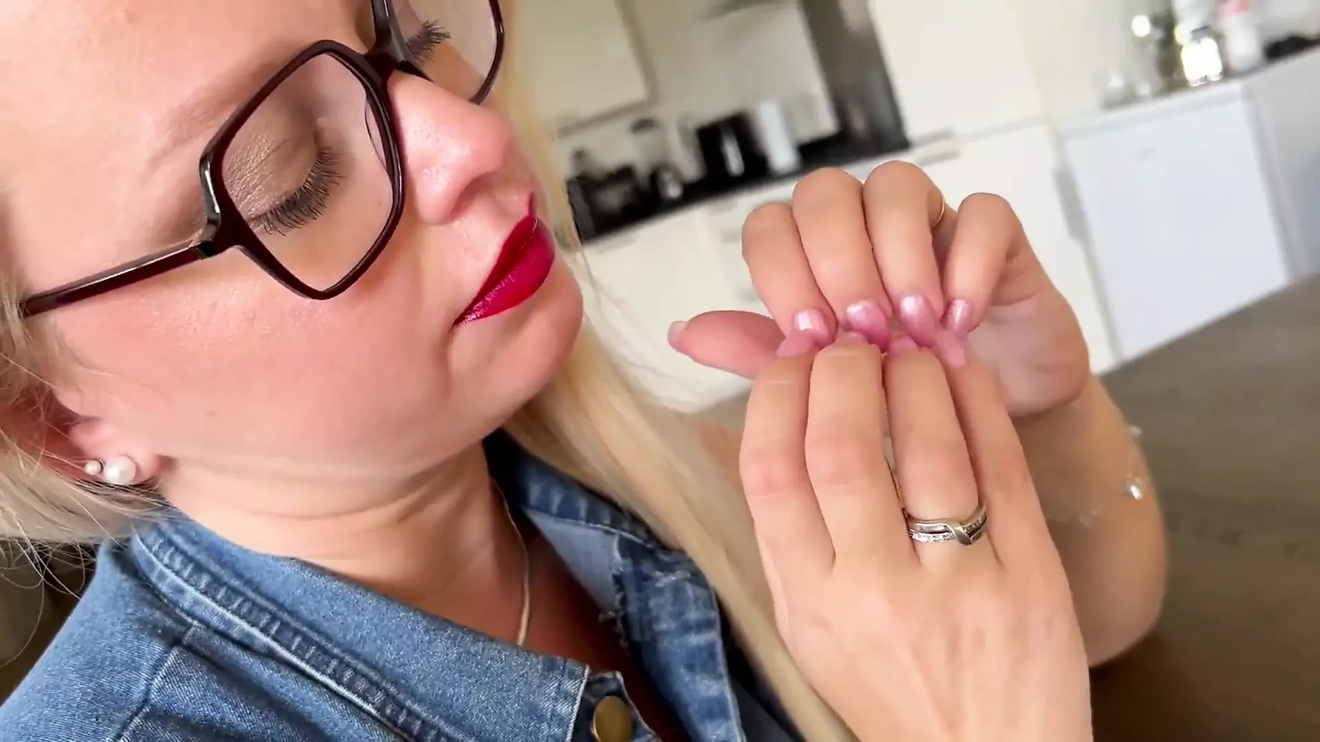 Hosszú körmök kopogtató fétis asmr