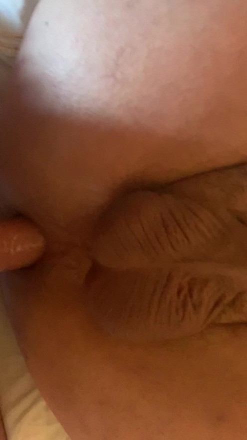 Cinta enorme faz suco de bunda do papai enquanto é masturbado