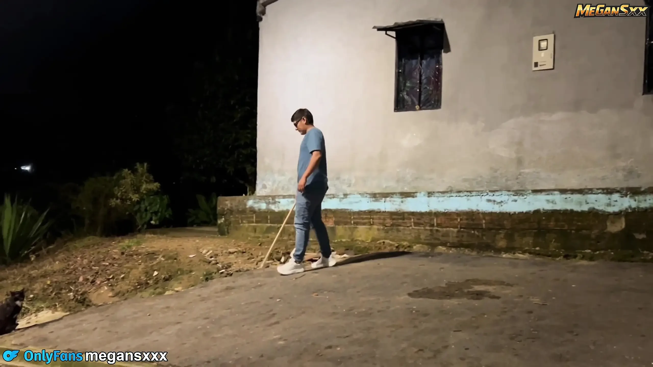 邻居视而不见地干我非常有钱
