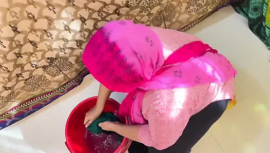 Ibu tiri mesir dengan pantat bahenol dan toket besar lagi cuci baju & lagi sange berat!