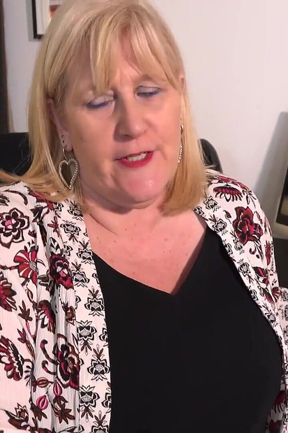 AuntJudysXXX - 직장을 유지하기 위해 거유 육덕 상사 캐서린을 유혹해