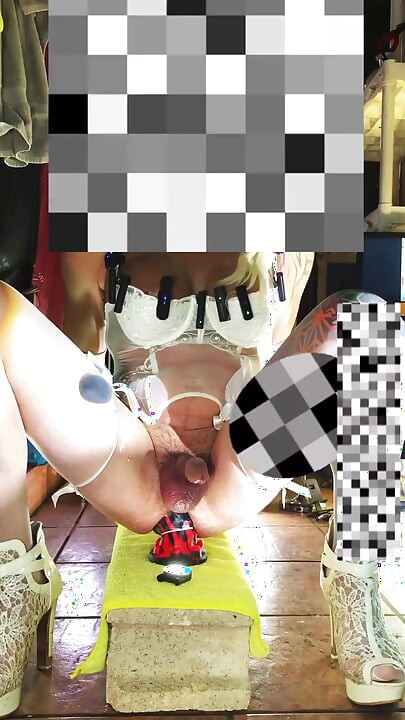 Slatka sissy u donjem rublju