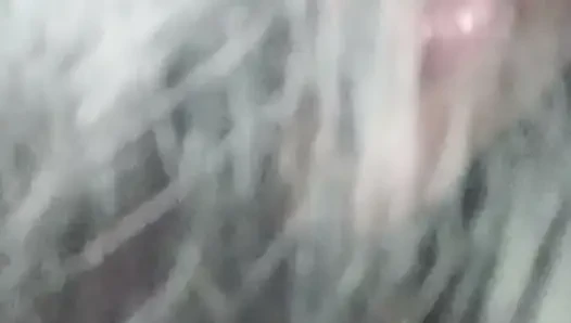 Gadis seksi mengisap tanah pria baru. 💋