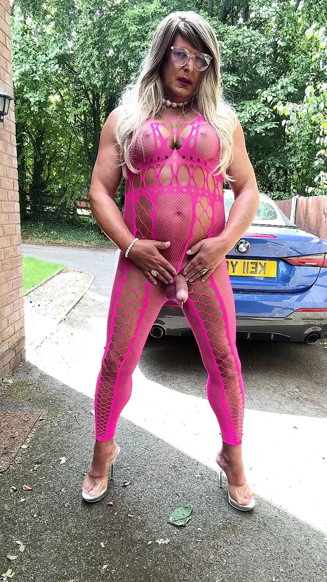 Sexy Crossdresser Kellycd2022’s in pink fishnet catsuit and heels