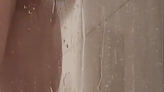 Szarpanie pod prysznicem 1