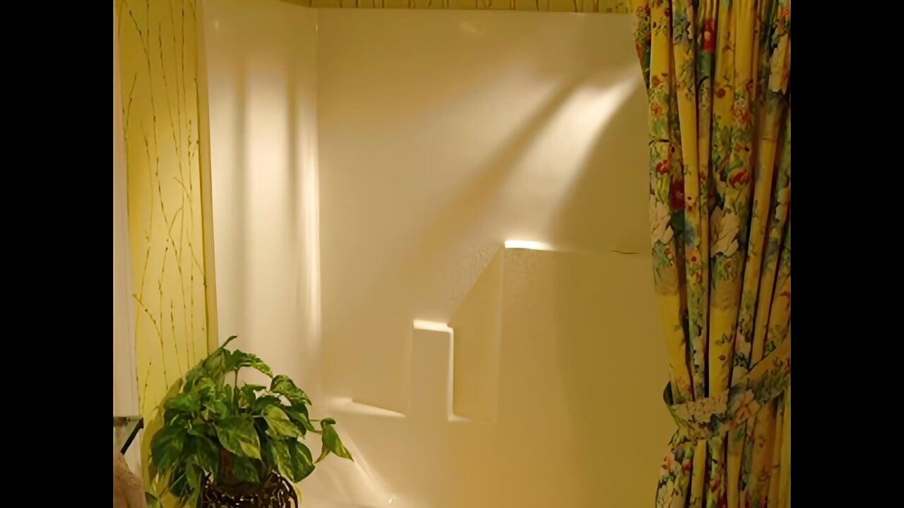 Tabitha Stern: Ejaculează tare pe pielea mea fierbinte...