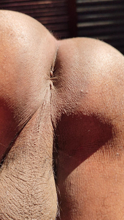 Gay guy shows off his big ass