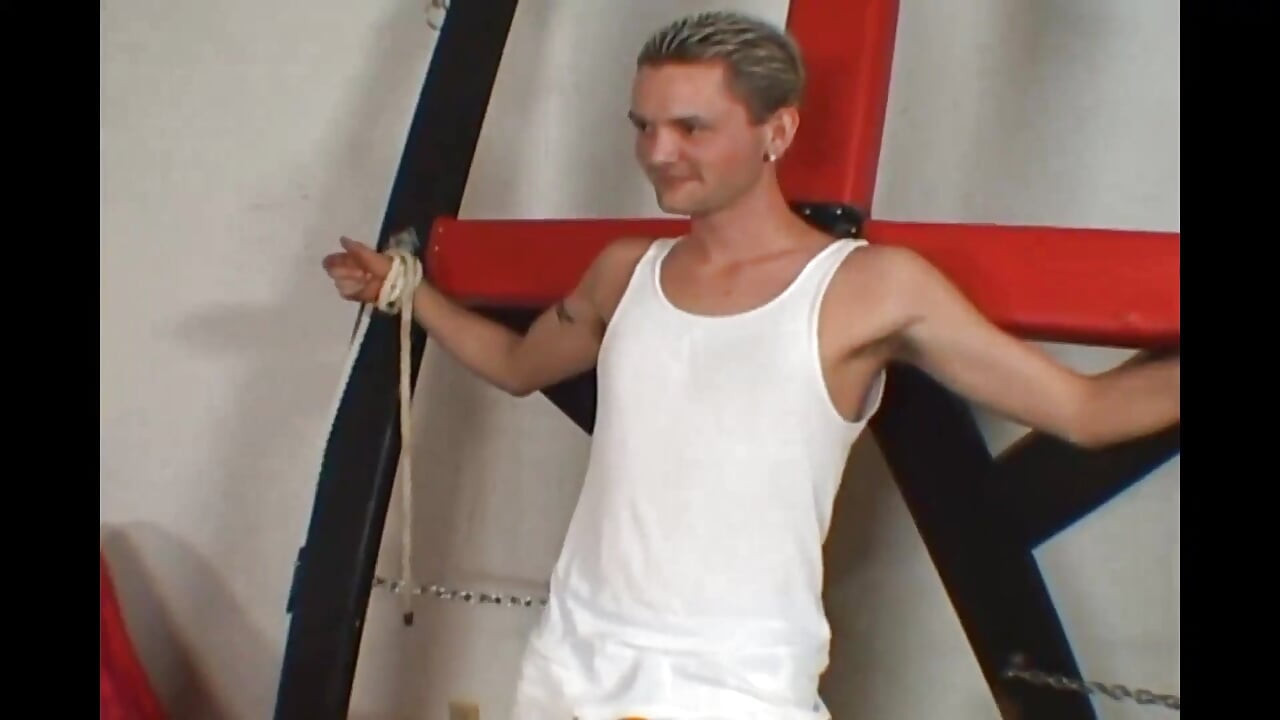 Seksi plavuša s velikim sisama obožava veliki kurac u pički u ustima