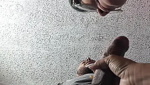 О, ты застукала меня! Иди сюда, я собираюсь сделать тебе минет. Надеюсь, тебе это понравилось.