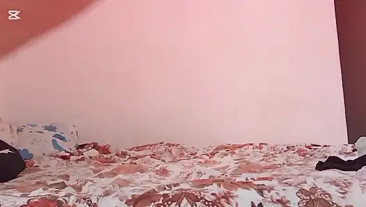 Olgun Hintli desi gırtlağına kadar alıyor ve anal sikişiyor