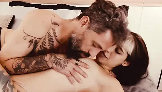 MILFs Juliara Jujuba Wird Von Dickem Schwanz in Die Muschi Gefickt