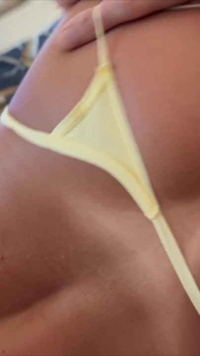 Üvey kız kardeş sıkı göt deliğini fotoğraf çekimi sonrası anal sekse hazır olduğunu söylüyor | Klip 2
