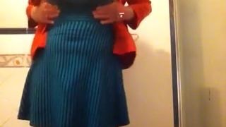 Opatrunek krzyżowy w nowej seksownej sukience