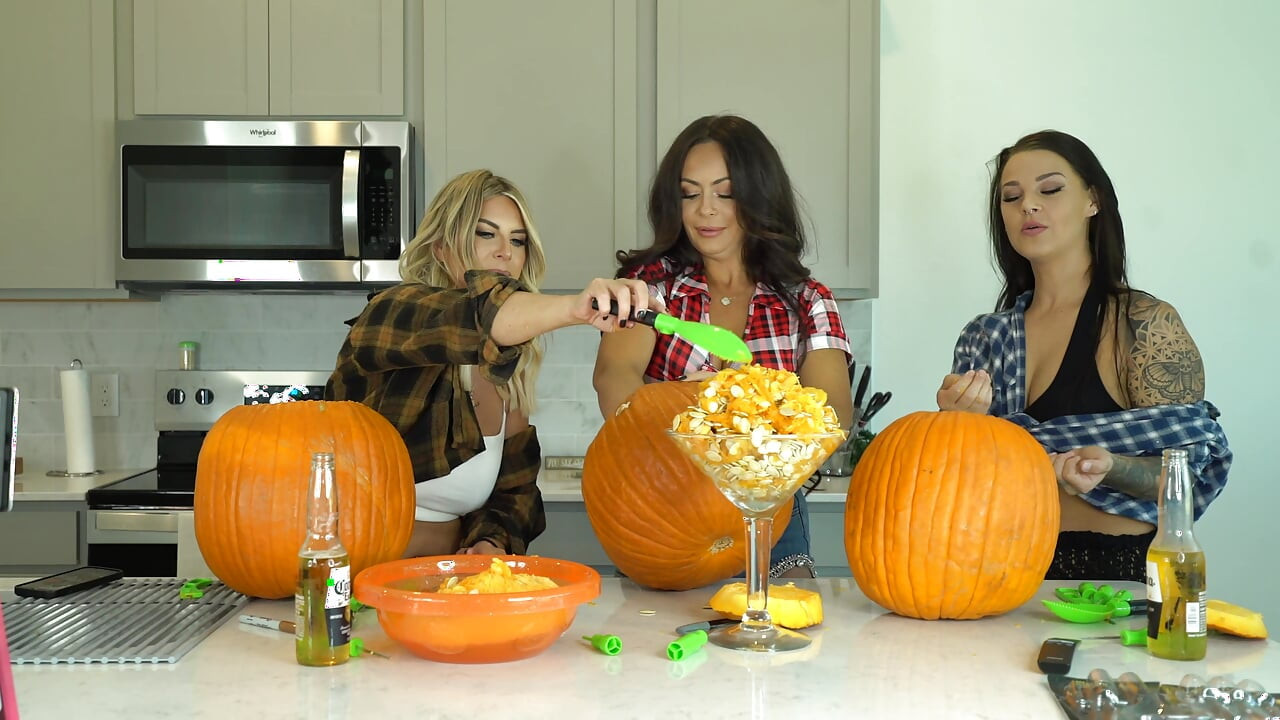 Kiki Mariah_970 Evelin Carve Pumpkins обнаженная фотосессия после