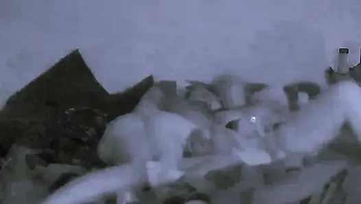 Boşalmam ve onun ateşli dölünü içime hissetmem gerekiyordu.