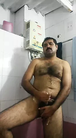Indiano bigodudo sacudo