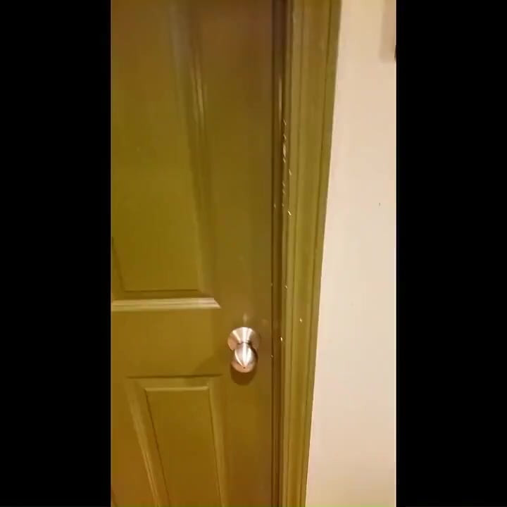 Duşta yakalandı!