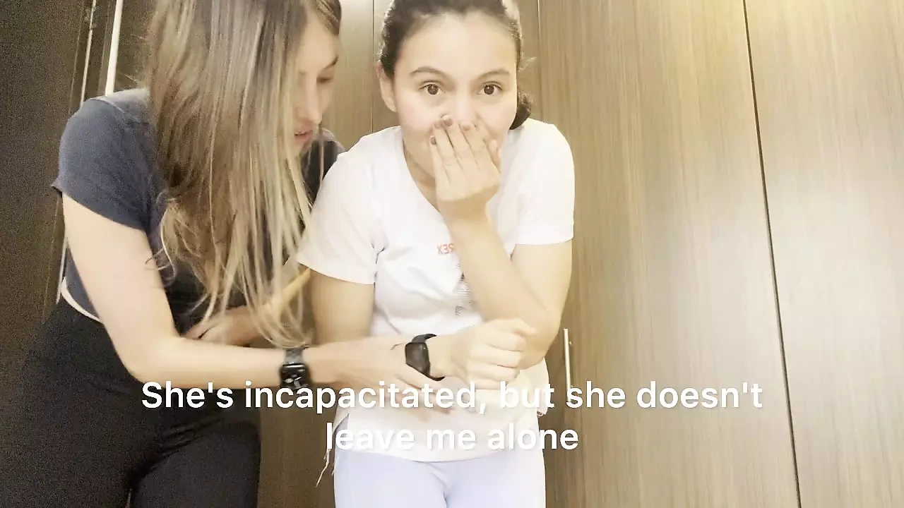 两个女同在车里做爱