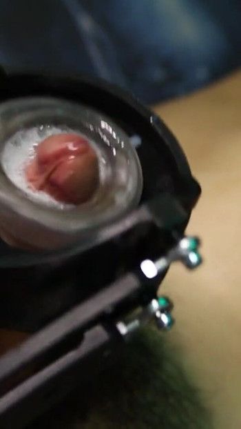 Vrlo tvrd BDSM robotski drkanje za velike kurčeve i sočno svršavanje | Isječak 3