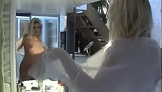 Evde gerçek amatör : Anne-Charlotte, dairesinde çıplak ve seksi