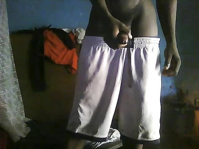 Eu preciso de menina boa menina na minha cama fodê-la