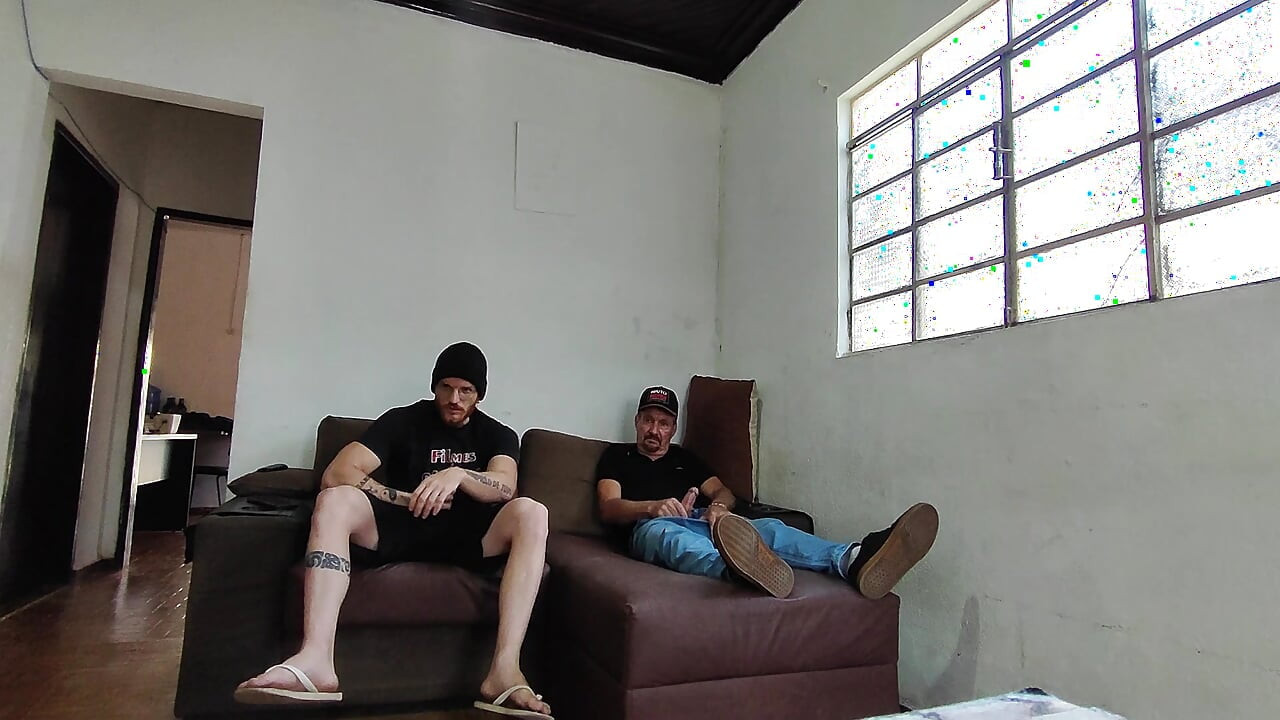 Carmona i Carlos Urach masturbiraju zajedno