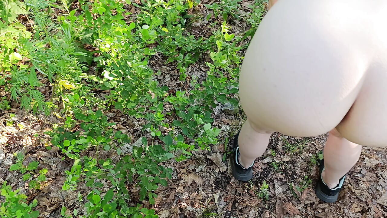 The girl dared to walk naked in the forest park