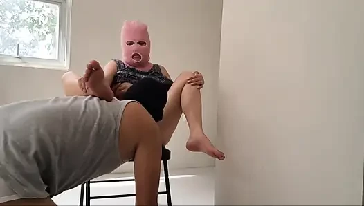 Pinay denizcinin karısı kocası gemiden inmek üzere olduğu için arkadaşına kim değer?