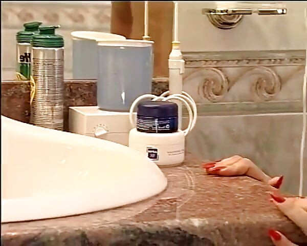 Angelica Bella in LA SIGNORA DEGLI UCCELLI scene 01