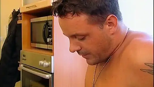 Пирсинговая киска обожает большой член в киске