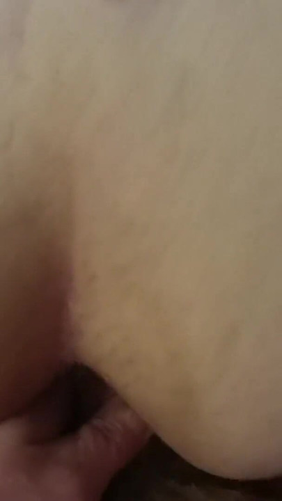 Milfa se jebe u njeno usko dupe. | Klip 2