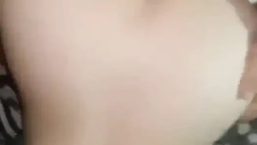 Трах раком в ее цветочном платье в видео от первого лица