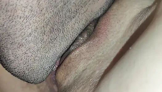 Kocam vajinamı yiyor. Zaten çişime gittim)