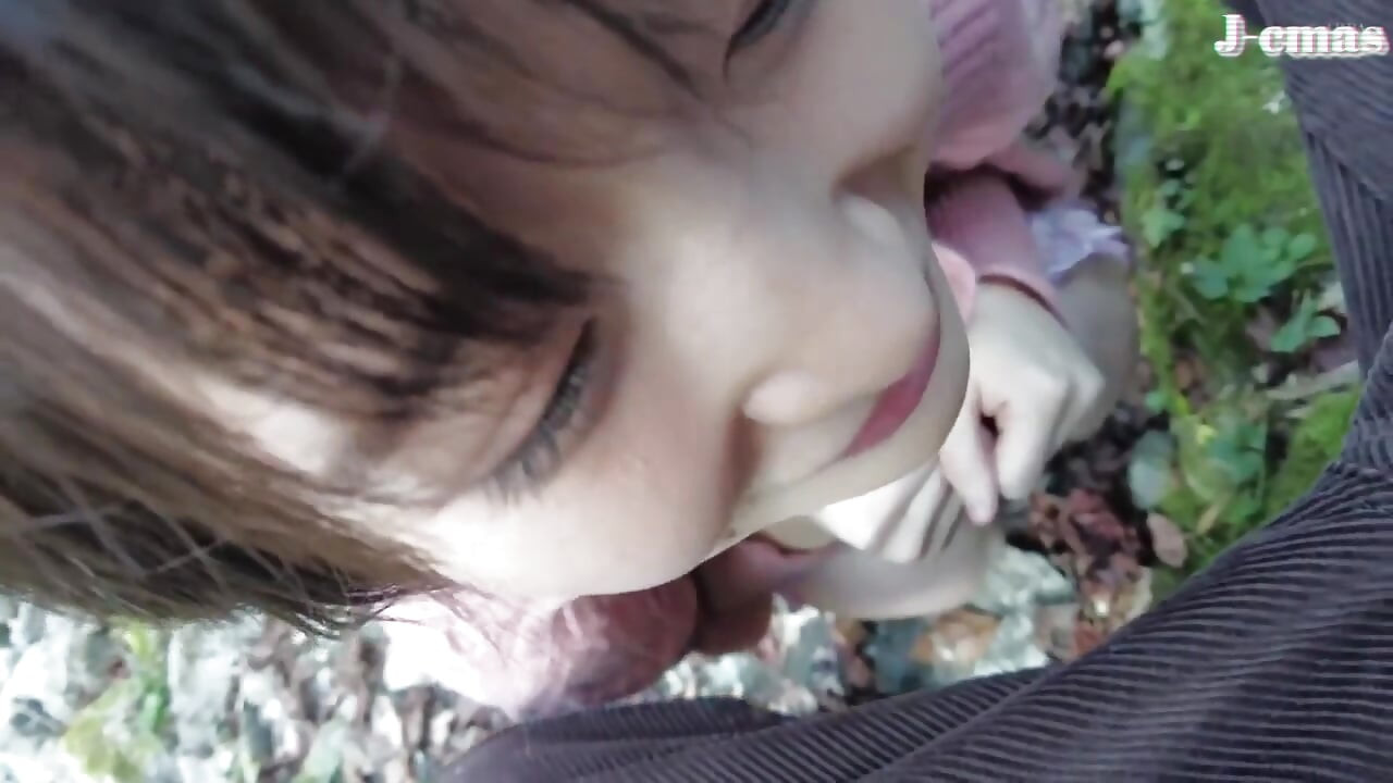 O frumusețe îndrăzneață îmbrățișează aer liber și lasă o urmă caldă în cazul în care pasiunea revunde prima jumătate - C