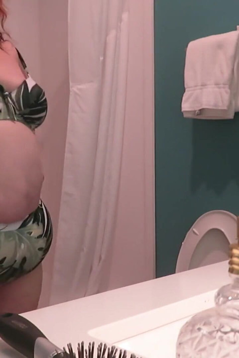 Jururawat montel Vicki menanggalkan 2 set bikini baru