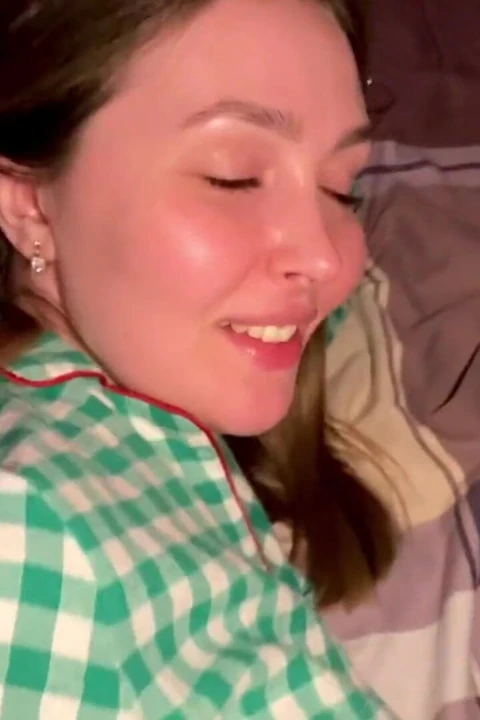 - 你的鸡巴对我的屁股来说太大了, 最好在阴户里啪! .继子无法进入继母的菊花, 决定操逼!