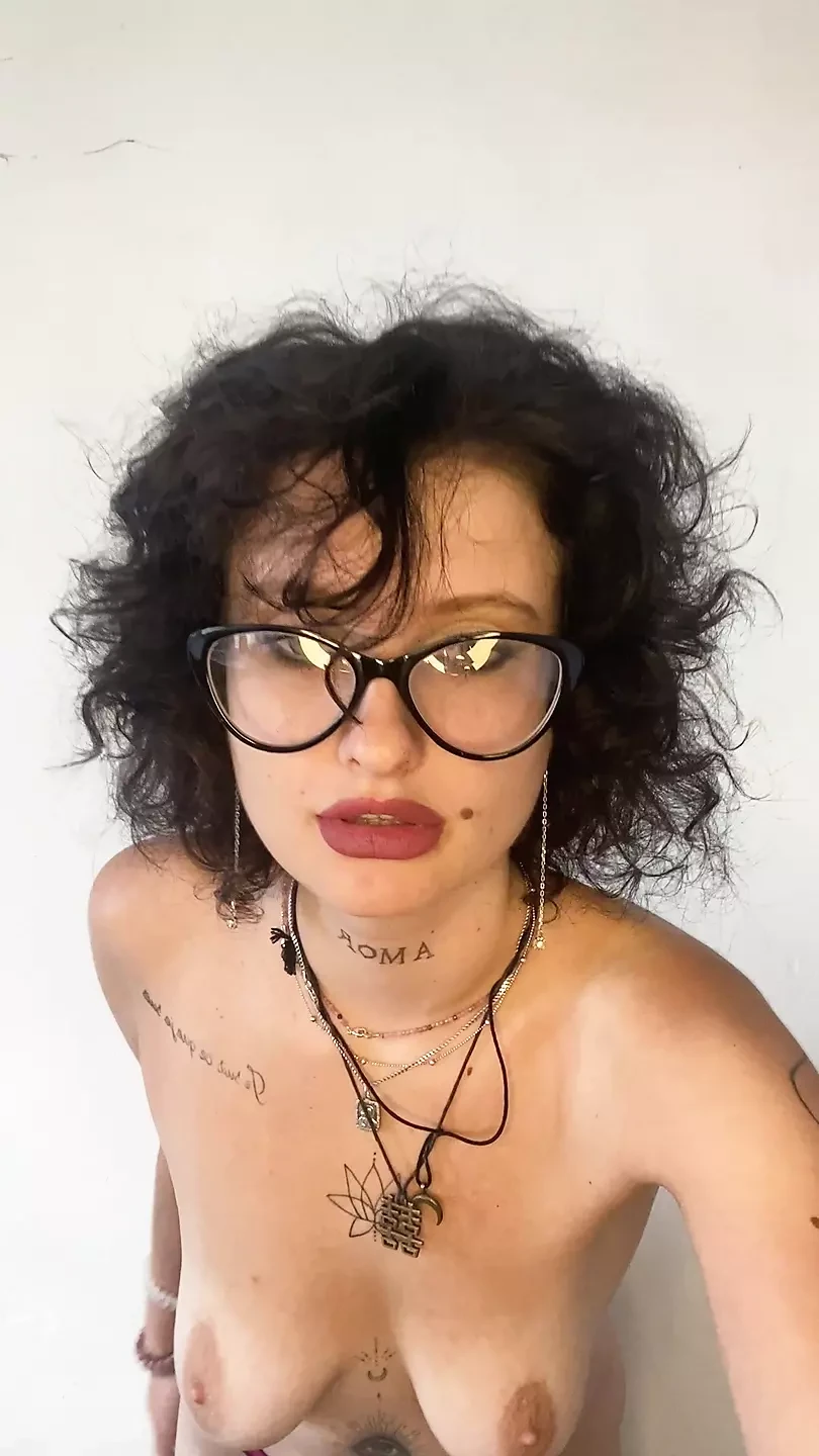 My energy radiates sex, do you feel it?😏