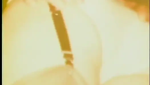 Lezbiyenler üçlü amcık yalıyor nostaljik amcık sikişi