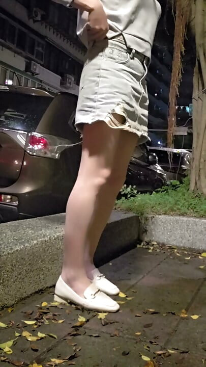 Shemale Ting Xuan Lifted up Her Short Skirt Outdoors.