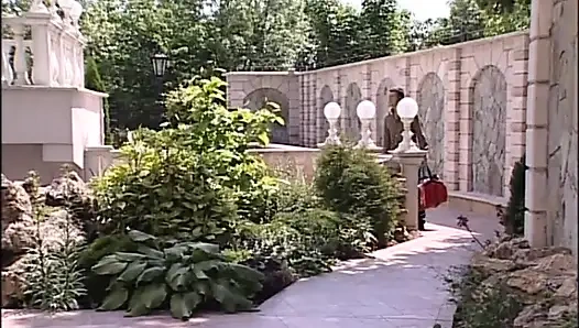 Sekretaris seksi dengan pentil besar yang luar biasa disetubuhi oleh kontol besar