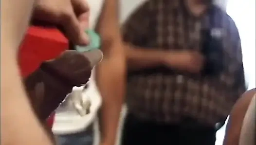 Gang bang hitam dan putih besar