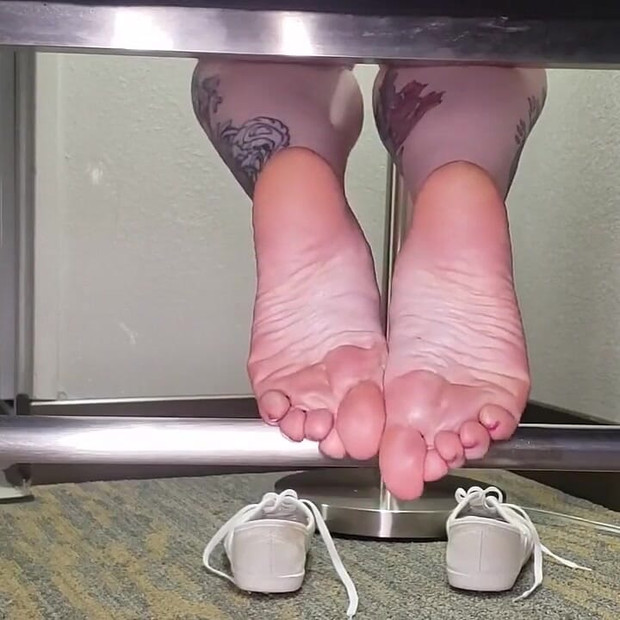 Per tutti gli amanti dei piedi, divertiti