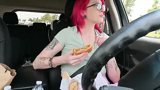 Ellie ile öğle yemeği randevus