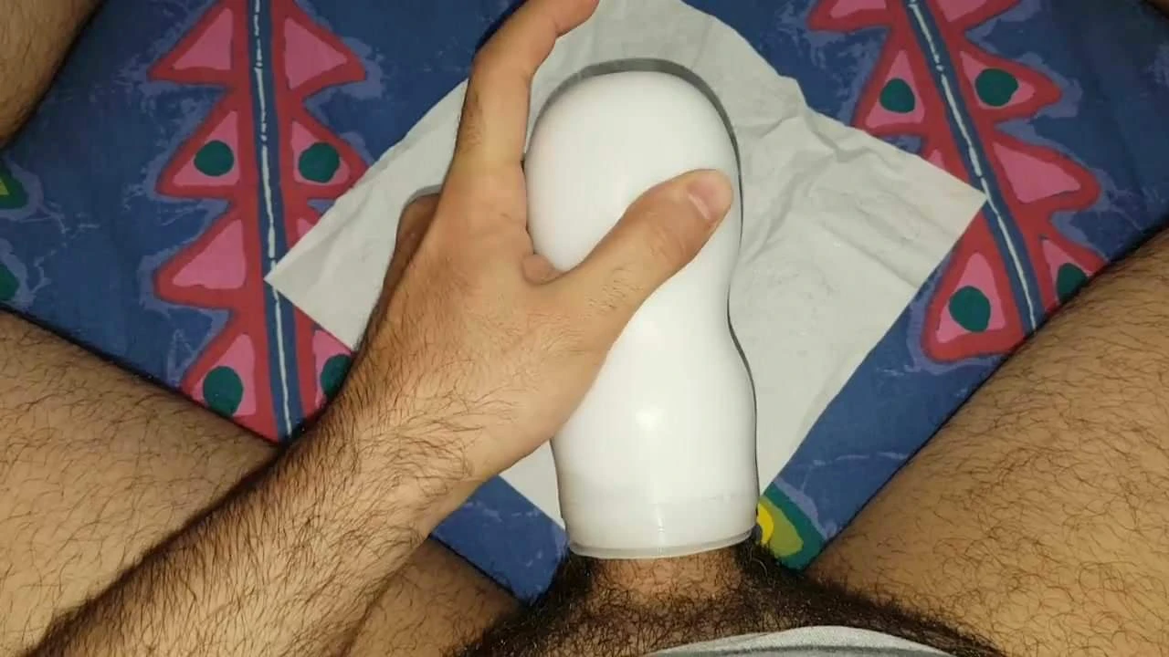 Drkanje sa tengom duboko u grlo.