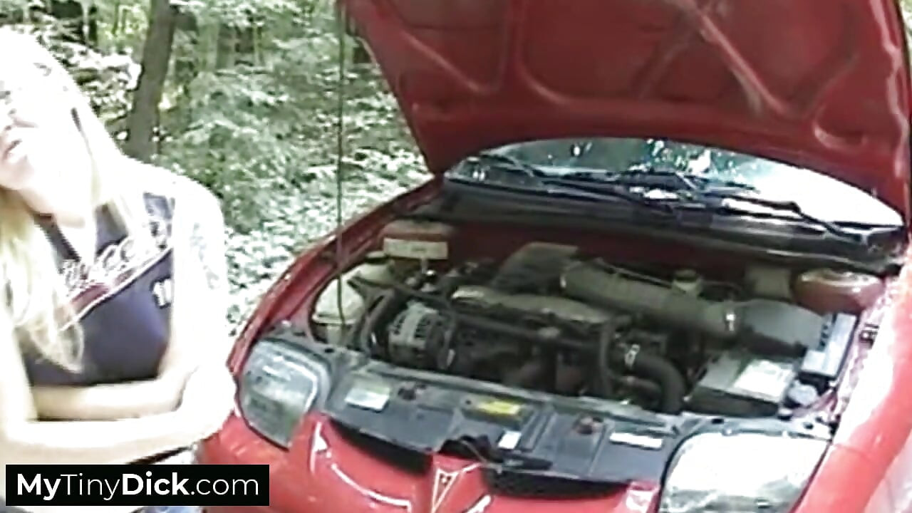 Small dick guy getting an outdoor blowjob from a horny blonde
