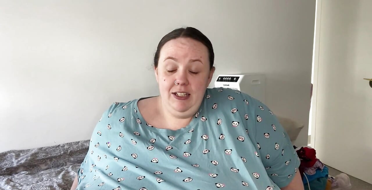 Colega de quarto vê você assistindo sph pornô joi