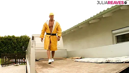 Gadis sange ini lagi asik goyangin memeknya di kontol besar sampai dicrot di dalam